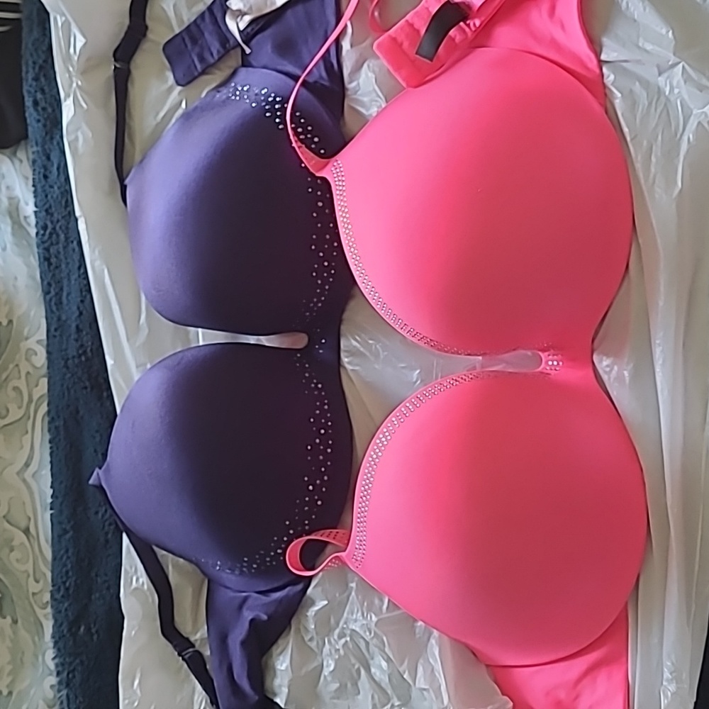 36DD La Senza bras (1 Navy, 1 Hot Pink)